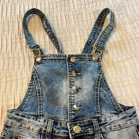 ❗️BUNDLE SALE 4 for $20 - NWOT Girls Jeans Overall Shorts - Picture 4 of 10